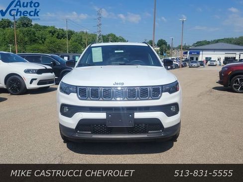 Used 2025 Jeep Compass Latitude AWD/4WD image 8