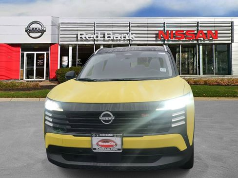 Certified 2025 Nissan Kicks SR image 2