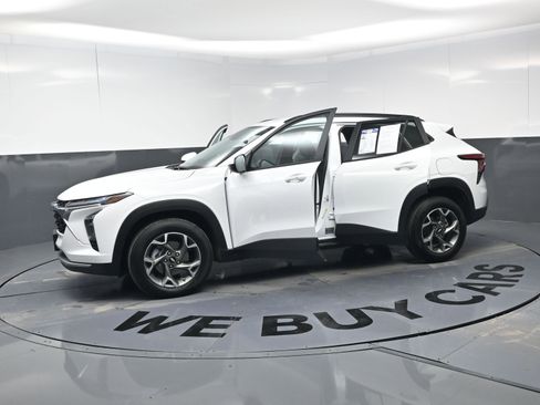 Used 2025 Chevrolet Trax LT w/ Driver Confidence Package image 20