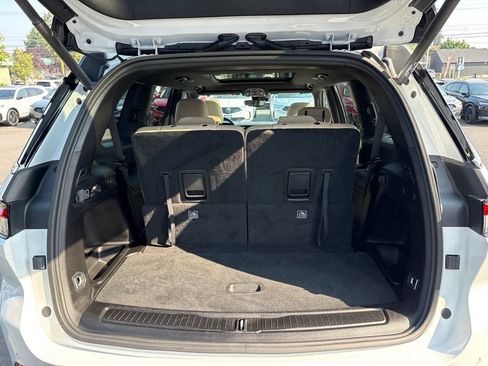Used 2023 Jeep Grand Cherokee L Limited AWD/4WD image 8