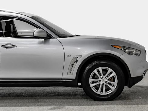 Used 2017 INFINITI QX70 AWD w/ Premium Package image 13