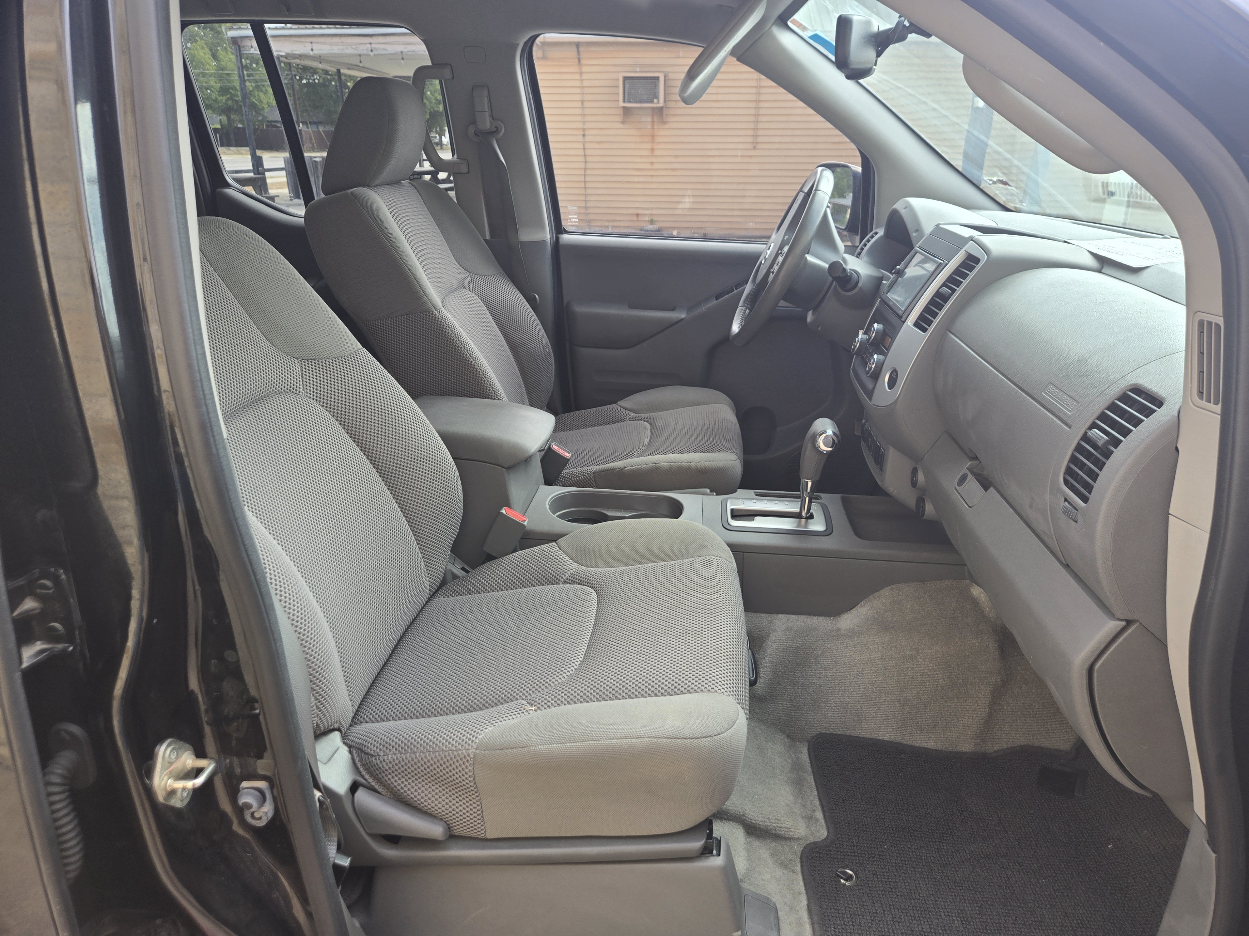 Used 2018 Nissan Frontier SV w/ Value Truck Package AWD/4WD image 9