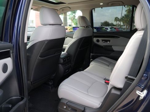 Used 2023 Honda Pilot Touring image 19