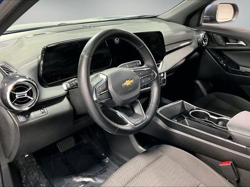 Used 2025 Chevrolet Equinox LT FWD image 16