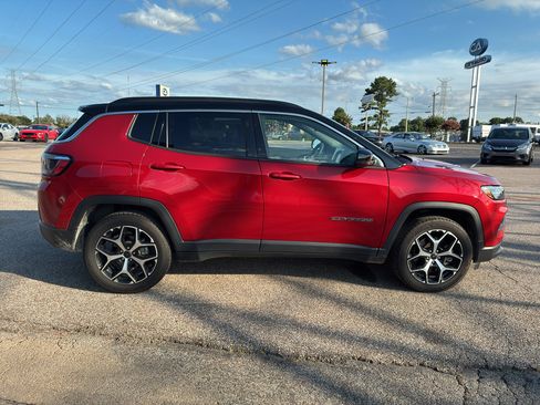 Used 2025 Jeep Compass Limited AWD/4WD image 1