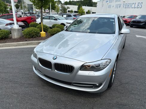 Used 2011 BMW 528i Sedan RWD image 4