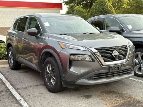 Used 2023 Nissan Rogue S AWD/4WD image 3
