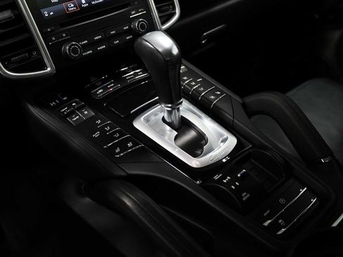Used 2017 Porsche Cayenne image 29