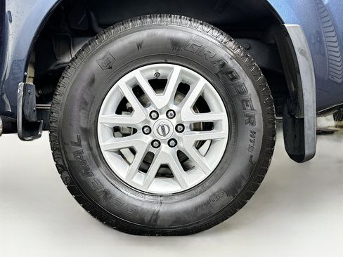Used 2018 Nissan Frontier SV image 11