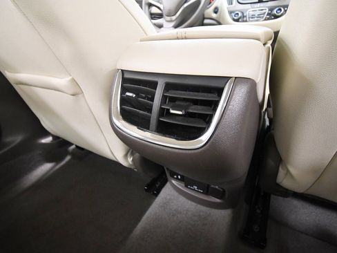 Used 2024 Chevrolet Malibu LT image 16