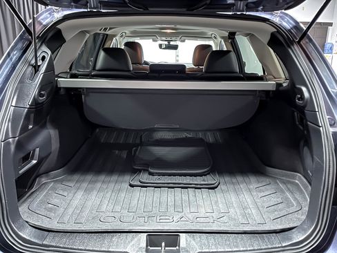 Used 2017 Subaru Outback 2.5i Limited image 9