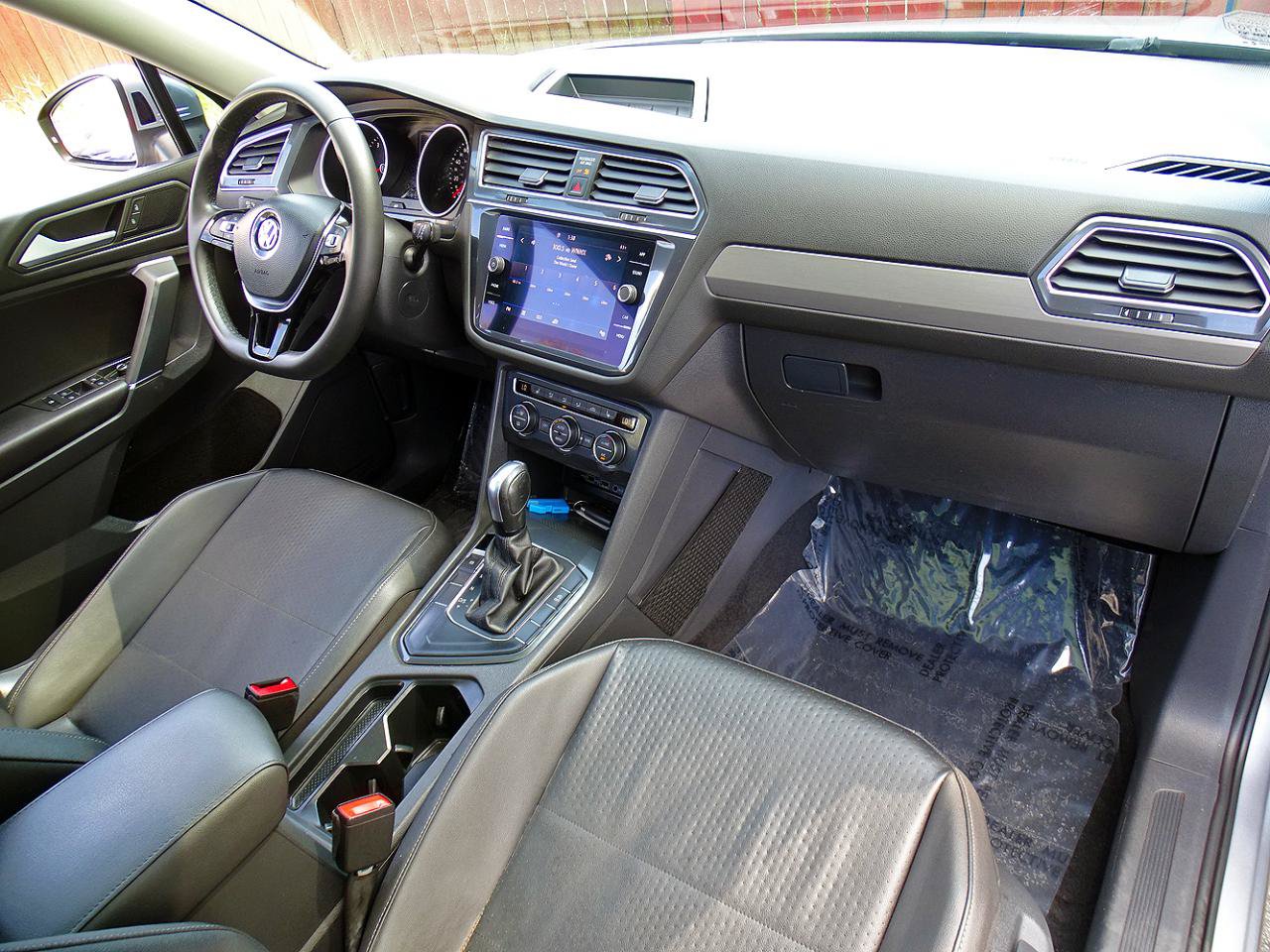 Used 2020 Volkswagen Tiguan SE w/ Panoramic Sunroof Package FWD image 32