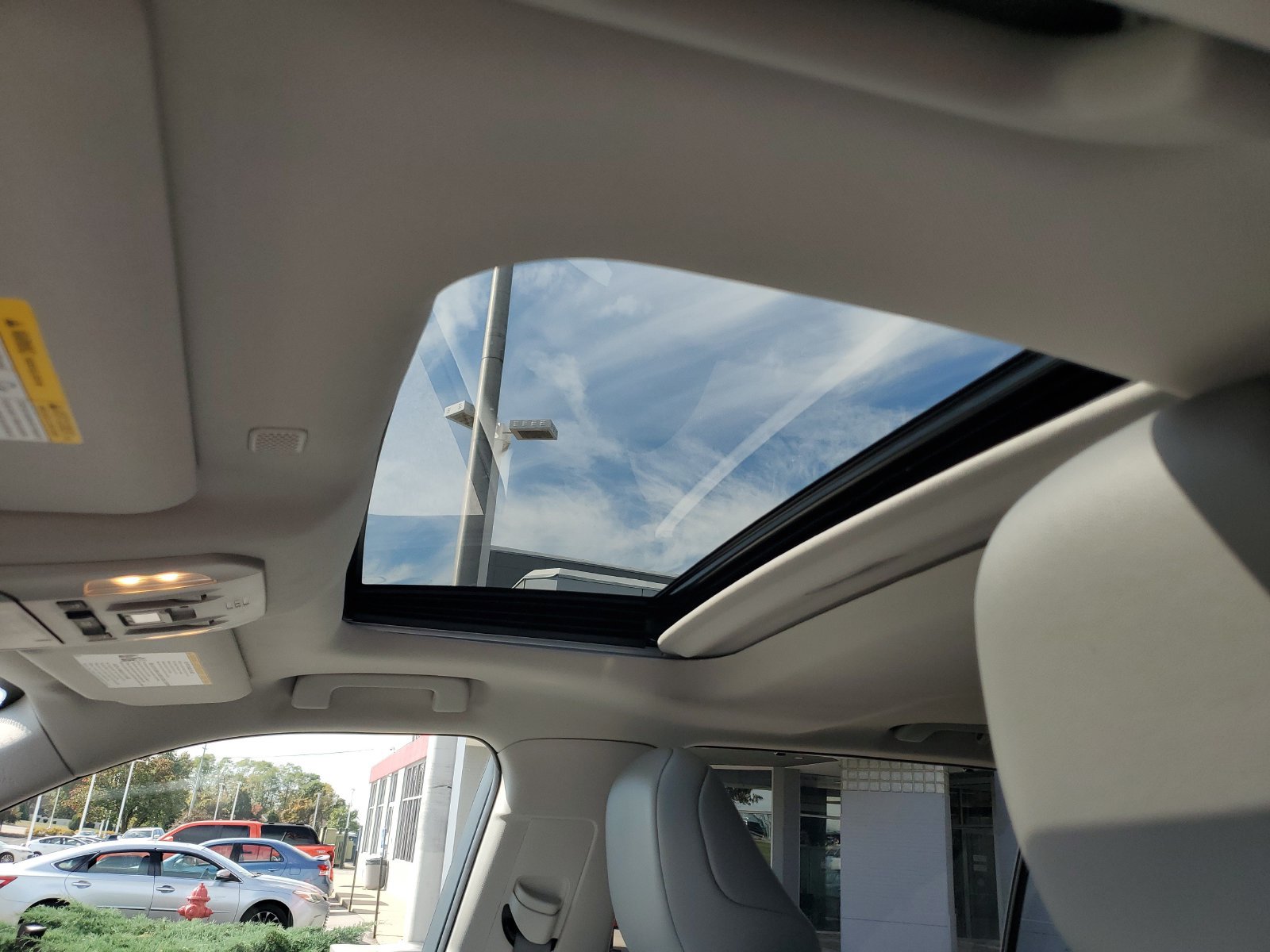 Used 2022 Toyota Highlander XLE AWD/4WD image 21