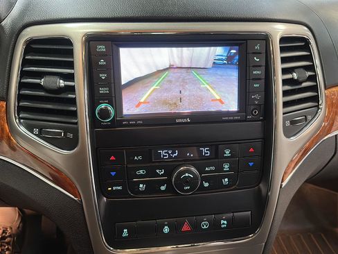 Used 2013 Jeep Grand Cherokee Overland w/ Advance Technology Group image 22