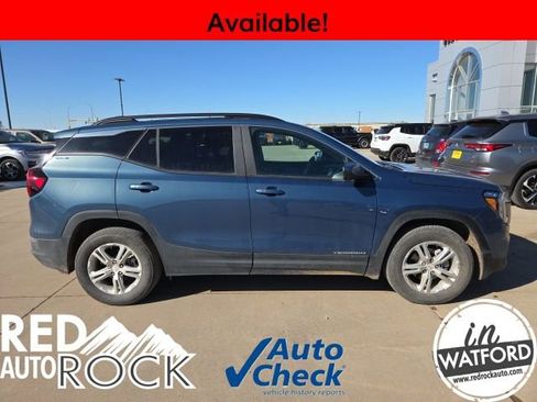 Used 2024 GMC Terrain SLE w/ Driver Convenience Package image 5