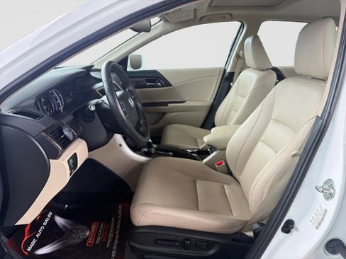 Used 2017 Honda Accord Touring image 12