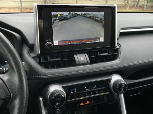 Used 2025 Toyota RAV4 XLE AWD/4WD image 18