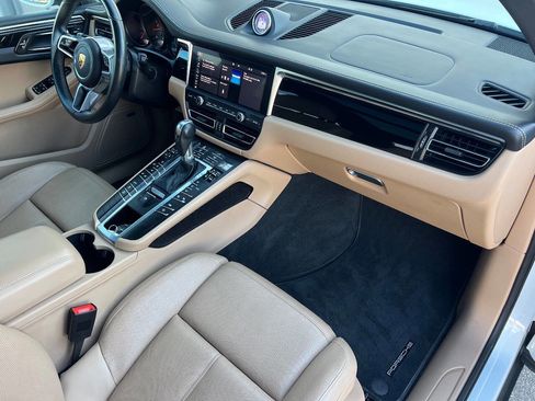 Used 2021 Porsche Macan image 16