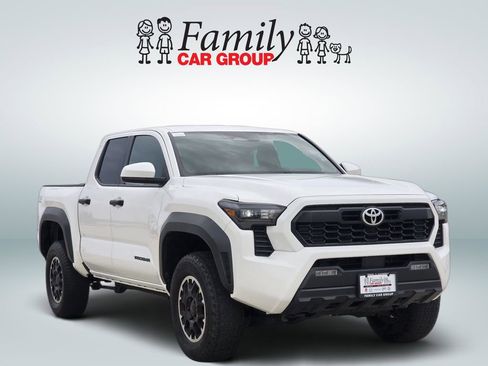 Used 2024 Toyota Tacoma TRD Off-Road image 2