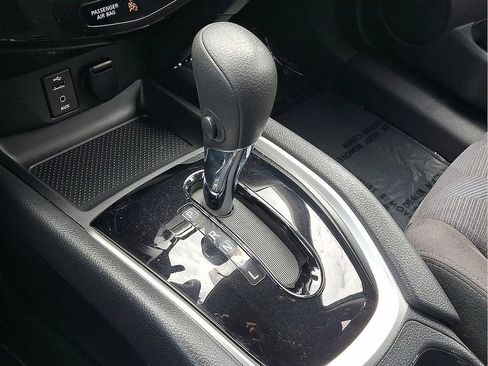 Used 2015 Nissan Rogue S AWD/4WD image 12