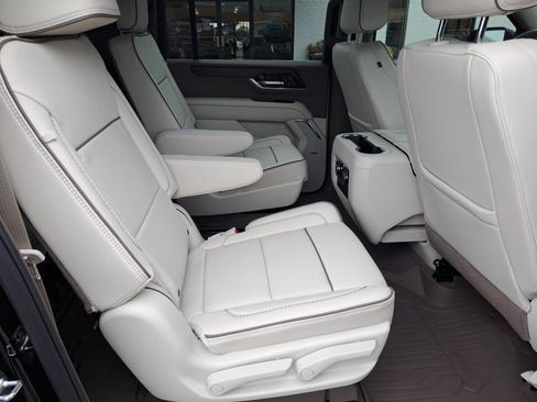 Used 2026 GMC Yukon XL Denali w/ Sun & Power Step Package AWD/4WD image 14