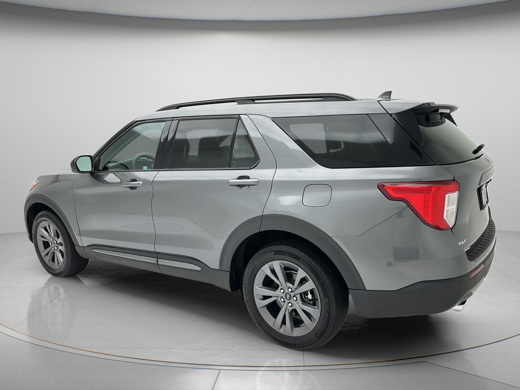 Used 2024 Ford Explorer XLT w/ Equipment Group 202A AWD/4WD image 4