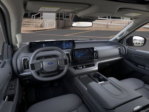 New 2025 Ford Expedition Active image 11