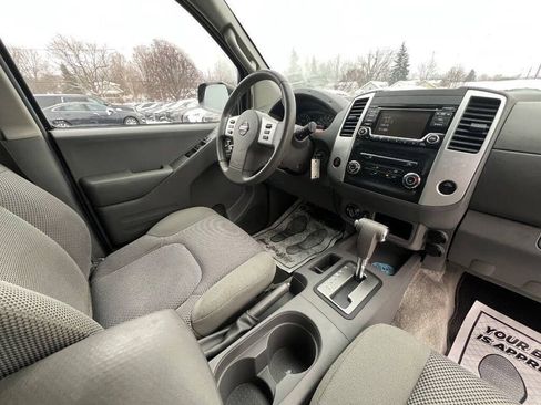 Used 2015 Nissan Frontier SV image 26