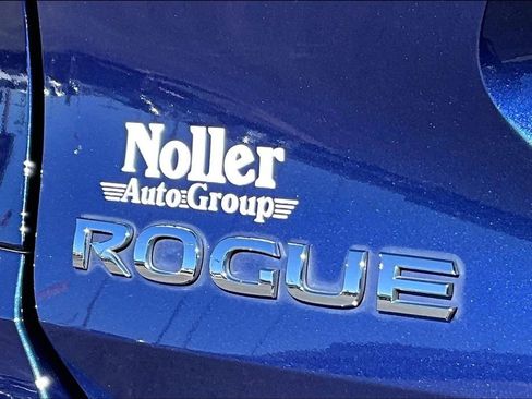 Used 2019 Nissan Rogue SV image 8