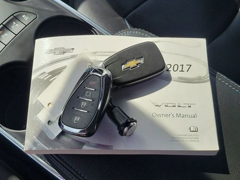 Used 2017 Chevrolet Volt Premier w/ Driver Confidence II Package FWD image 33