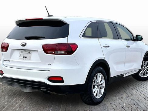 Used 2019 Kia Sorento LX image 9