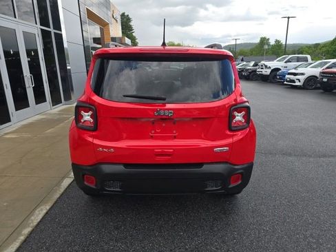 Used 2022 Jeep Renegade Latitude w/ Convenience Group AWD/4WD image 5