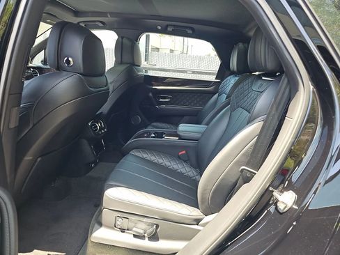 Used 2020 Bentley Bentayga Plug-In Hybrid AWD/4WD image 6