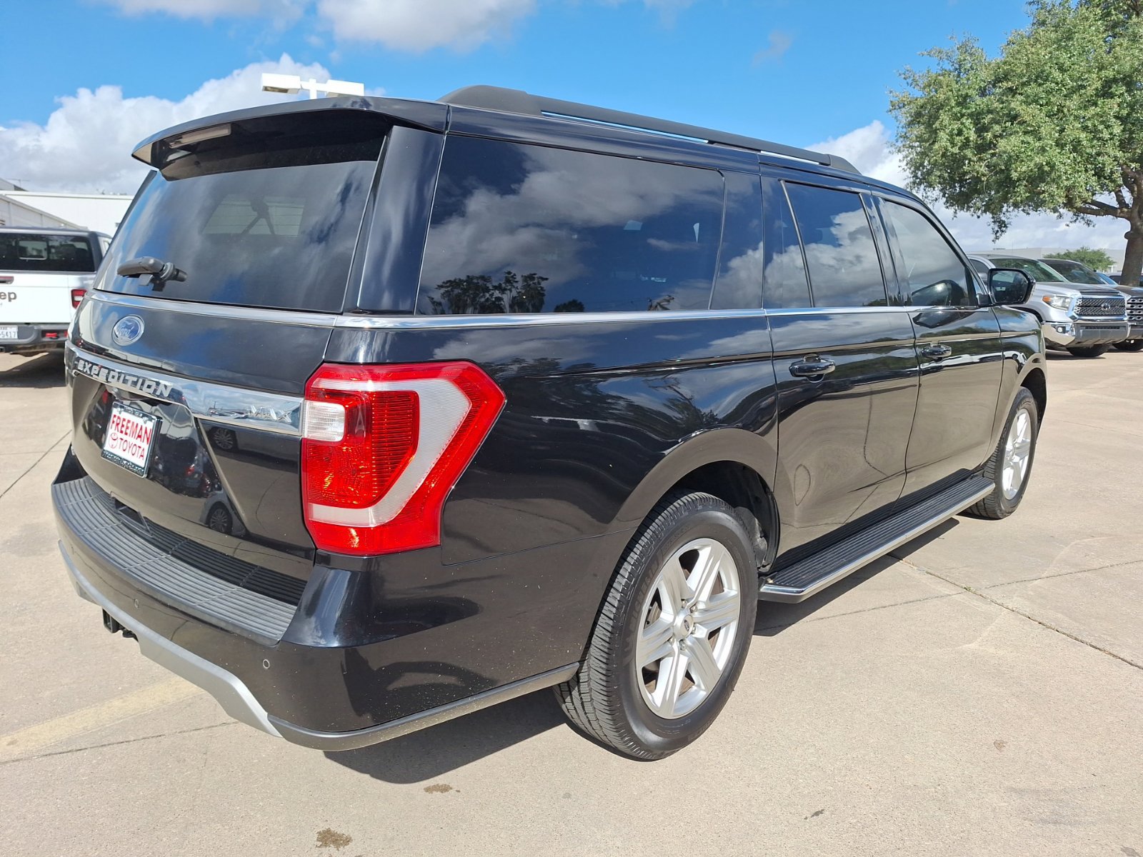 Used 2020 Ford Expedition Max XLT w/ Equipment Group 202A RWD image 6