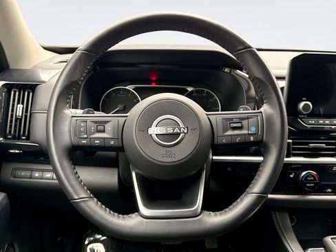 Used 2025 Nissan Pathfinder SV AWD/4WD image 12