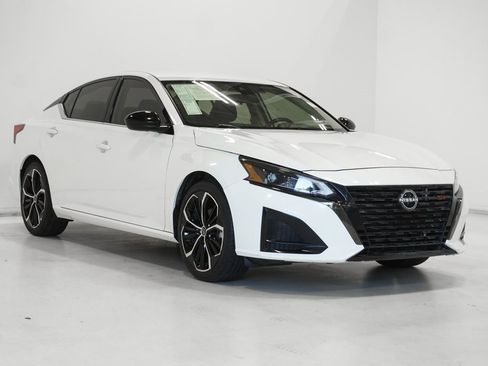 Used 2023 Nissan Altima 2.5 SR image 4