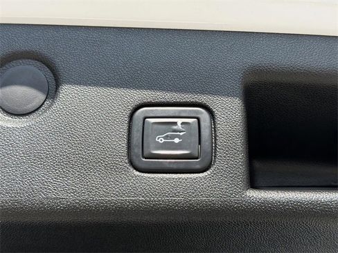 Used 2022 Chevrolet Equinox Premier image 23