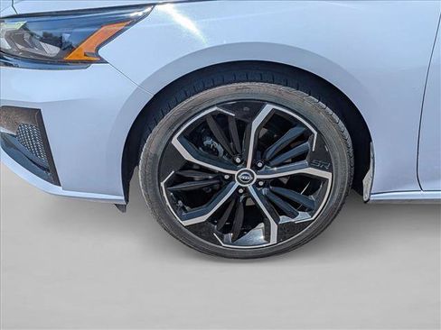 Used 2024 Nissan Altima 2.5 SR FWD image 16