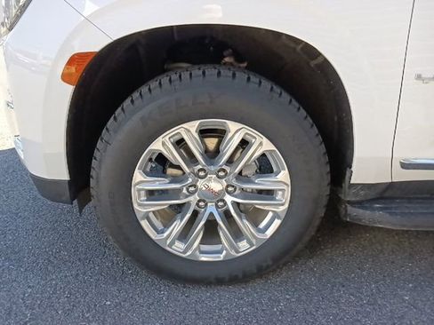 Used 2024 GMC Yukon XL SLT image 10