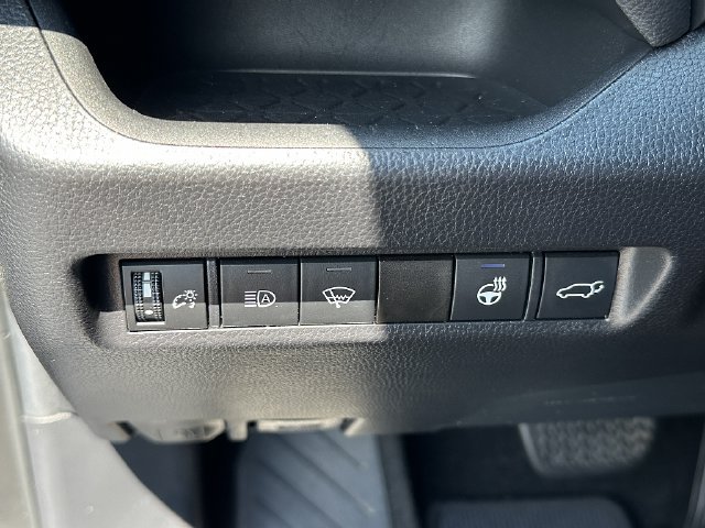 Used 2021 Toyota RAV4 XLE Premium FWD image 22