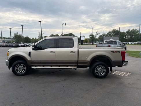 Used 2017 Ford F250 Lariat w/ Lariat Value Package AWD/4WD image 6