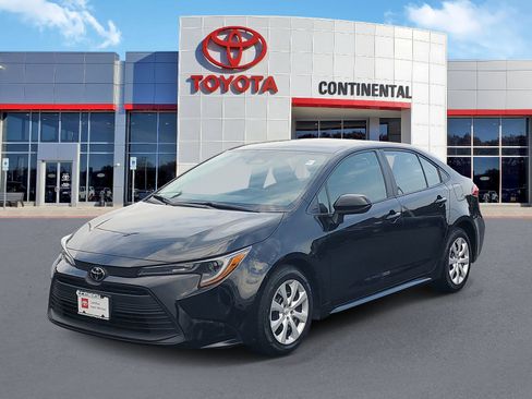 Certified 2025 Toyota Corolla LE FWD image 3