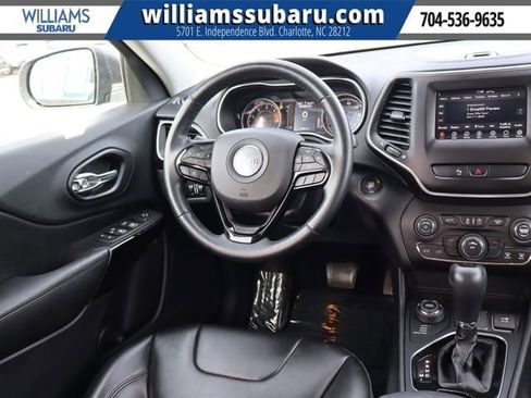 Used 2020 Jeep Cherokee Latitude Plus image 14