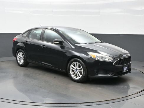 Used 2015 Ford Focus SE FWD image 8