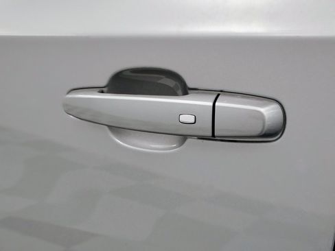 Used 2023 Chevrolet Traverse LT AWD/4WD image 19