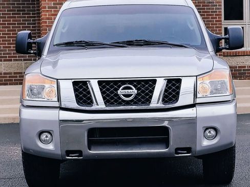 Used 2010 Nissan Titan XE image 6