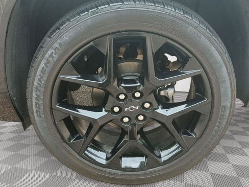 Used 2024 Chevrolet Traverse RS FWD image 28