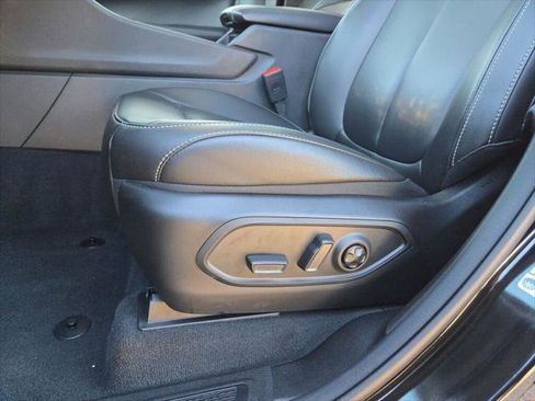 New 2025 Jeep Grand Cherokee Limited w/ Black Appearance Package image 24