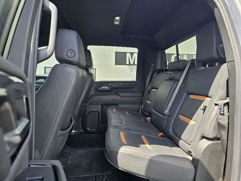 Used 2024 GMC Sierra 2500 AT4 w/ AT4 Preferred Package AWD/4WD image 17