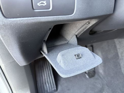 Used 2024 Volvo XC90 B6 Plus image 18